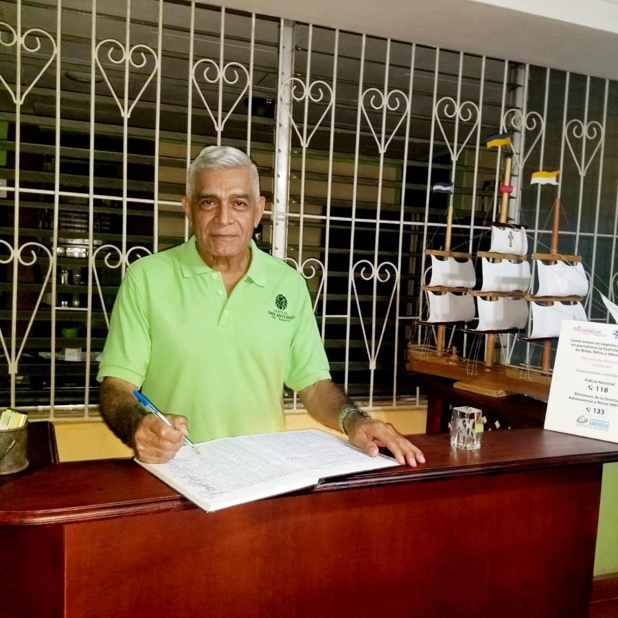Hostal San Antonio León エクステリア 写真