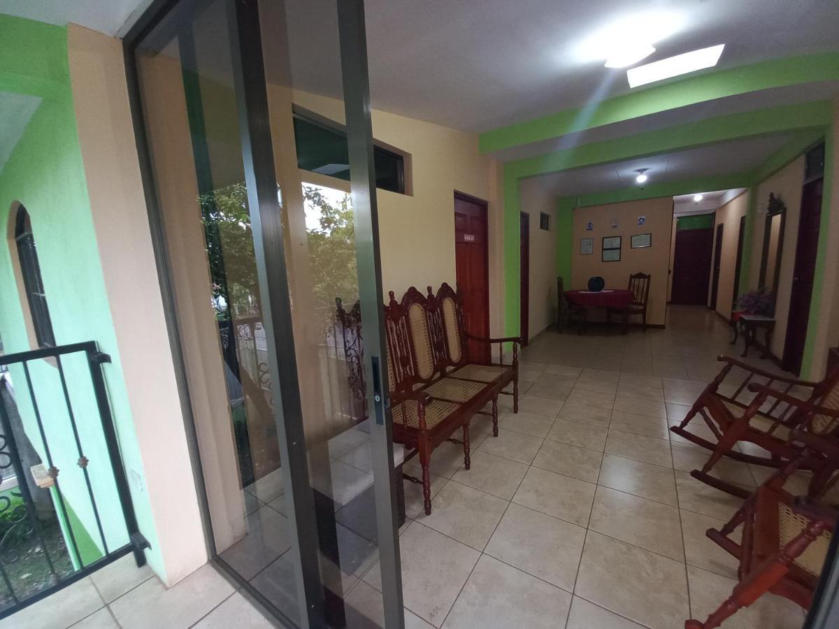 Hostal San Antonio León エクステリア 写真