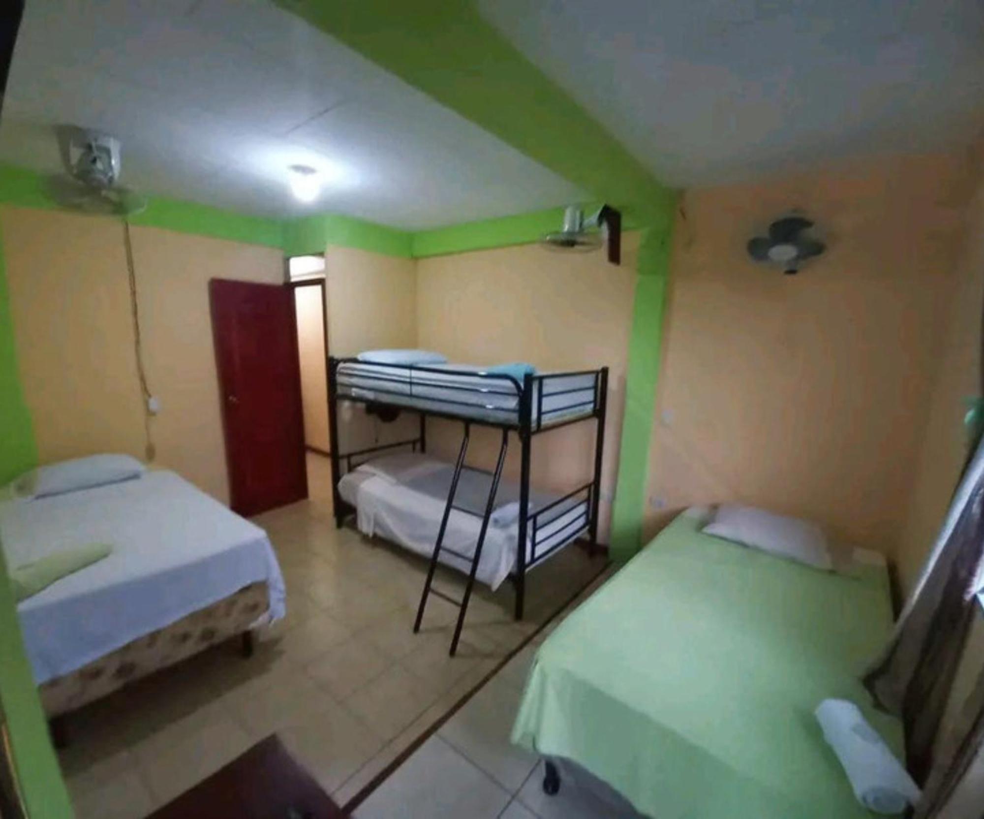 Hostal San Antonio León エクステリア 写真