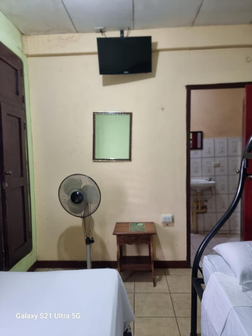 Hostal San Antonio León エクステリア 写真