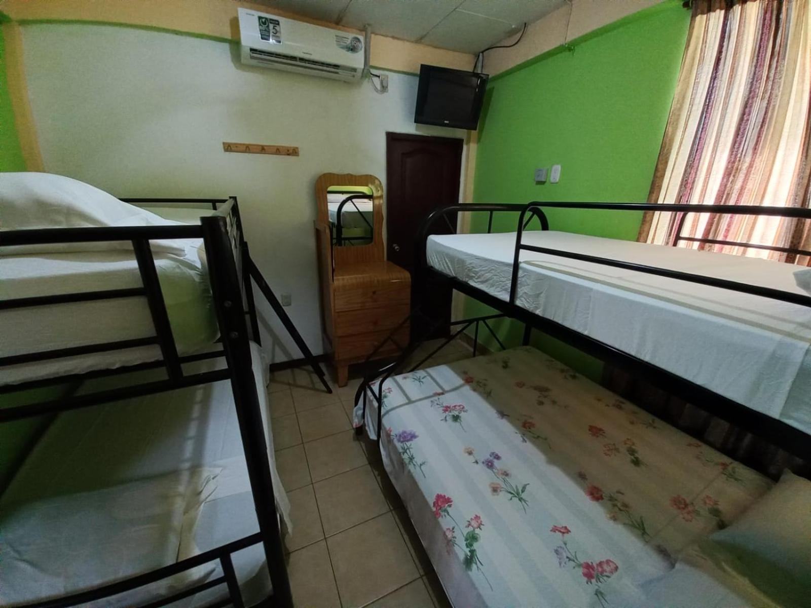Hostal San Antonio León エクステリア 写真