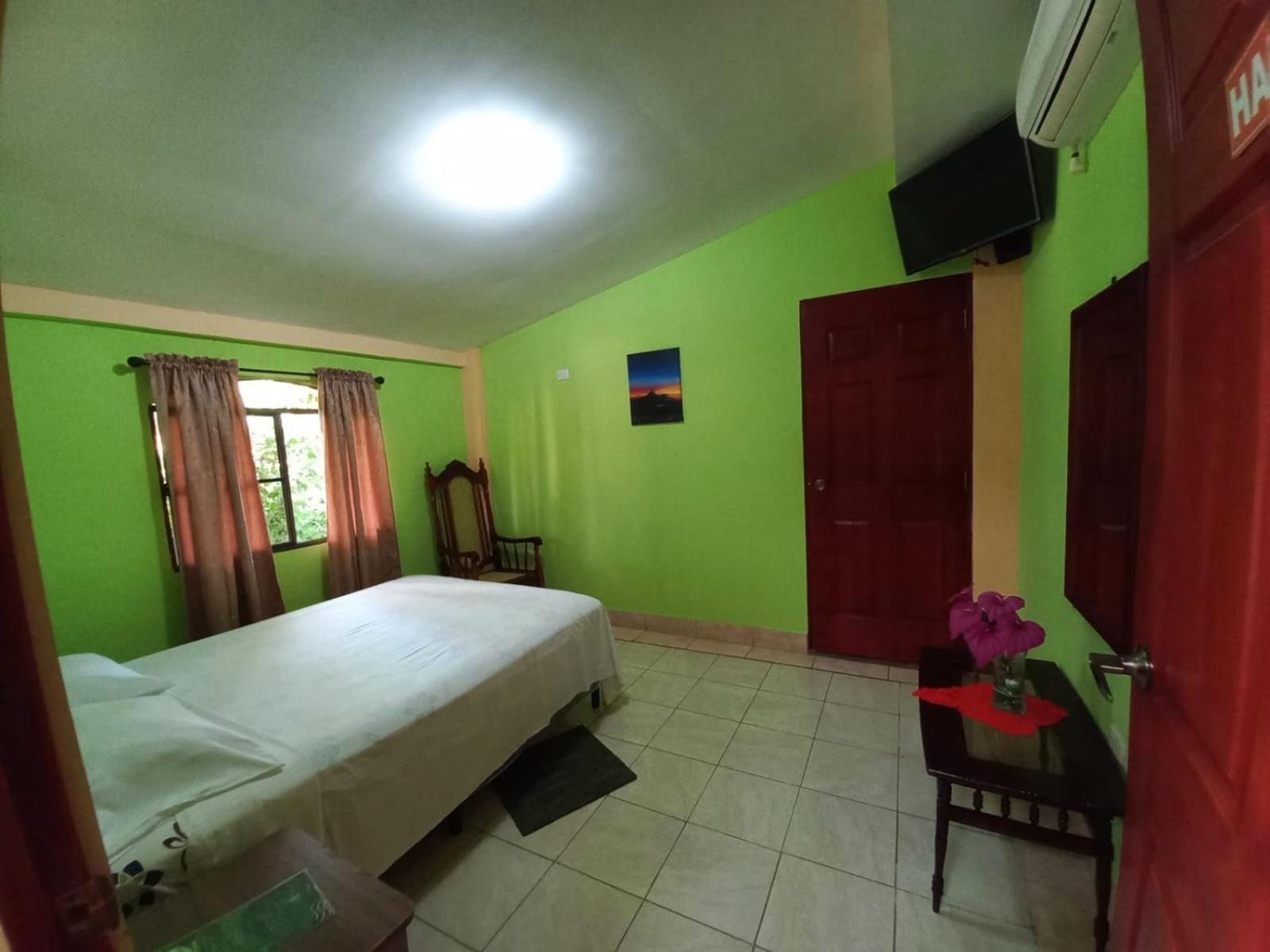 Hostal San Antonio León エクステリア 写真
