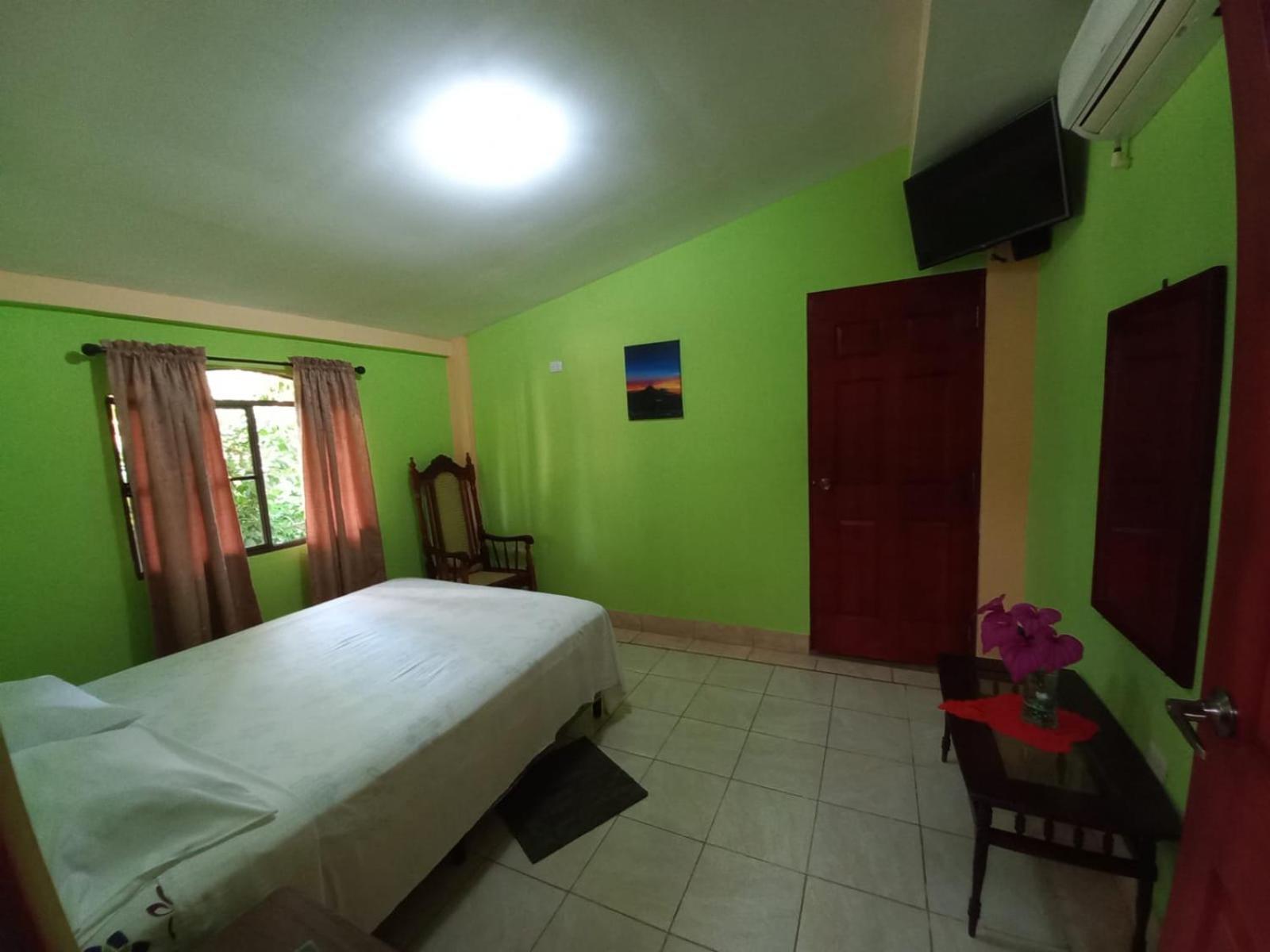 Hostal San Antonio León エクステリア 写真