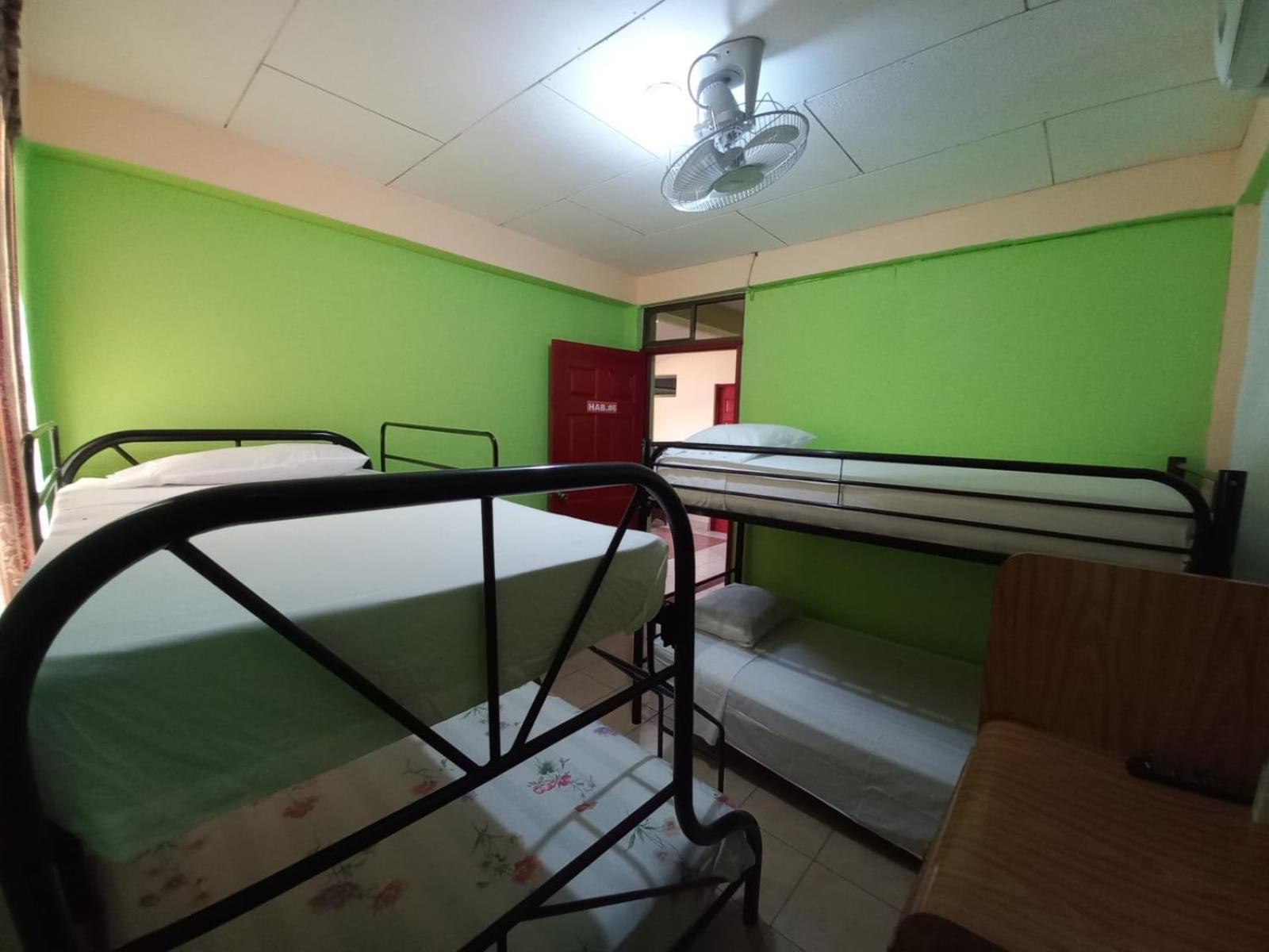 Hostal San Antonio León エクステリア 写真