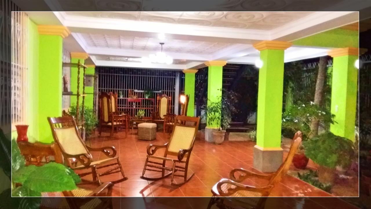 Hostal San Antonio León エクステリア 写真