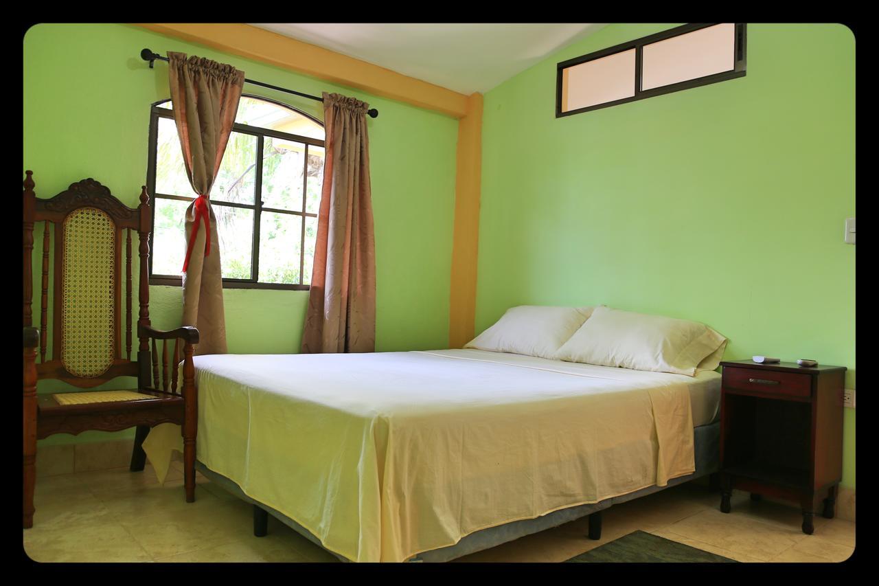 Hostal San Antonio León エクステリア 写真