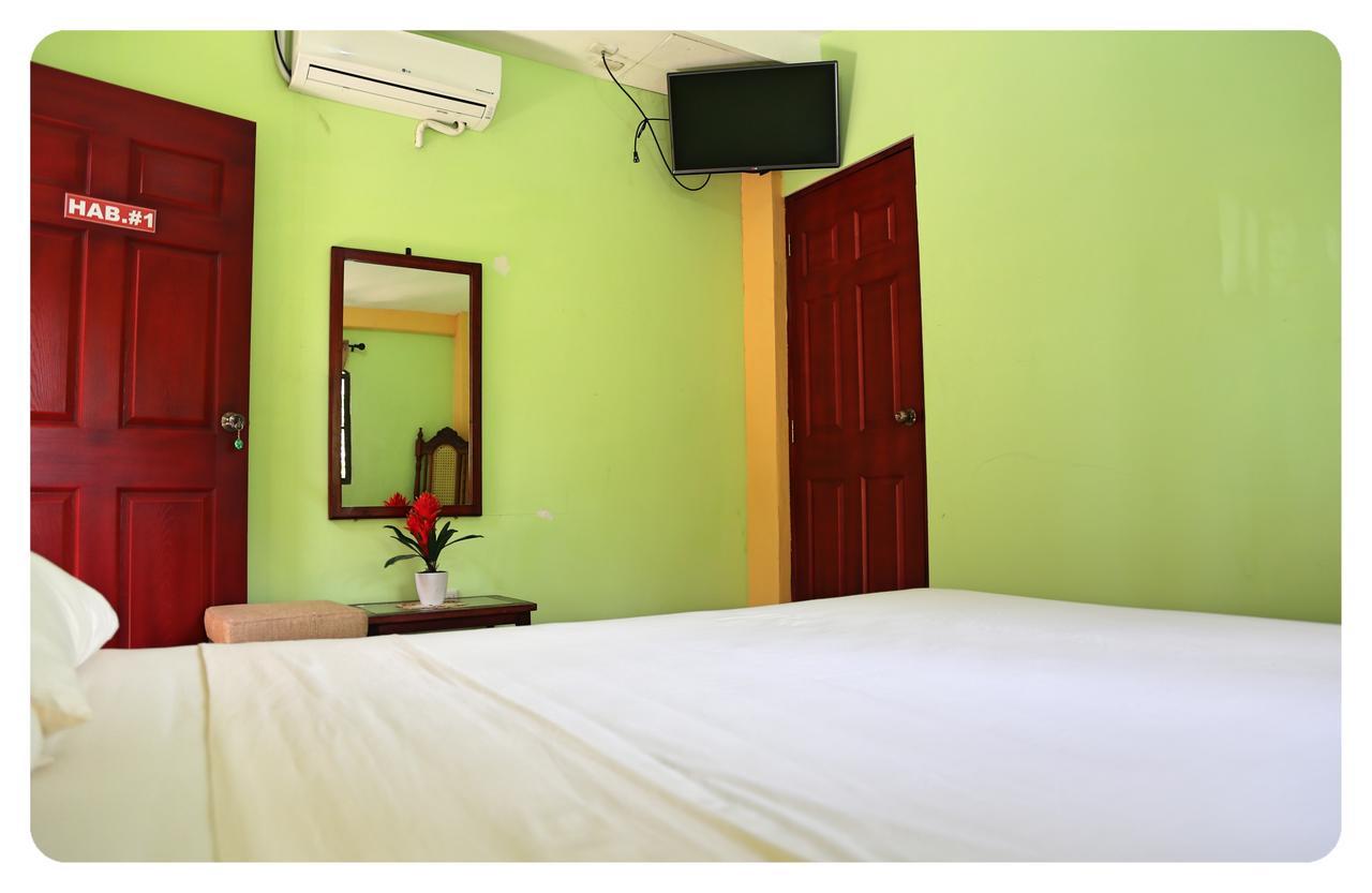 Hostal San Antonio León エクステリア 写真