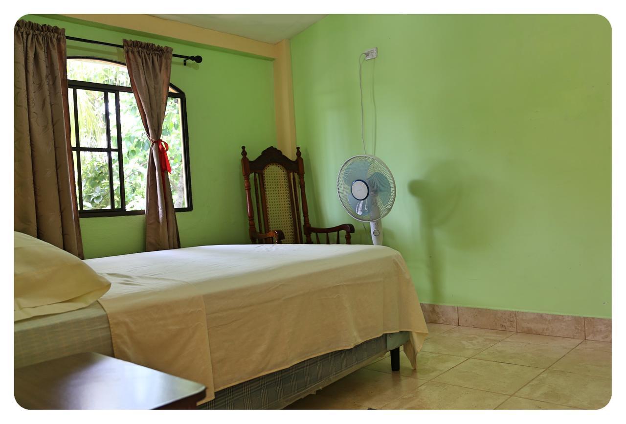 Hostal San Antonio León エクステリア 写真