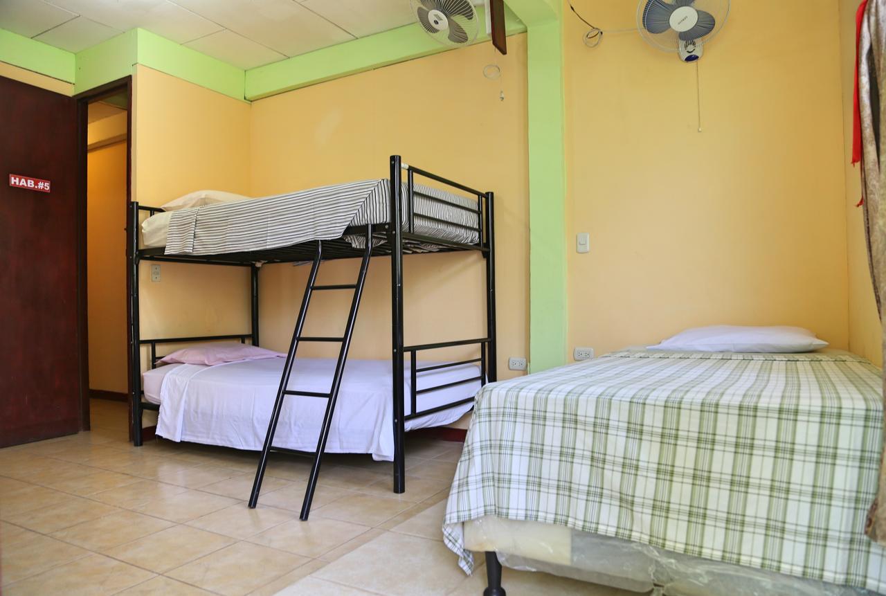 Hostal San Antonio León エクステリア 写真