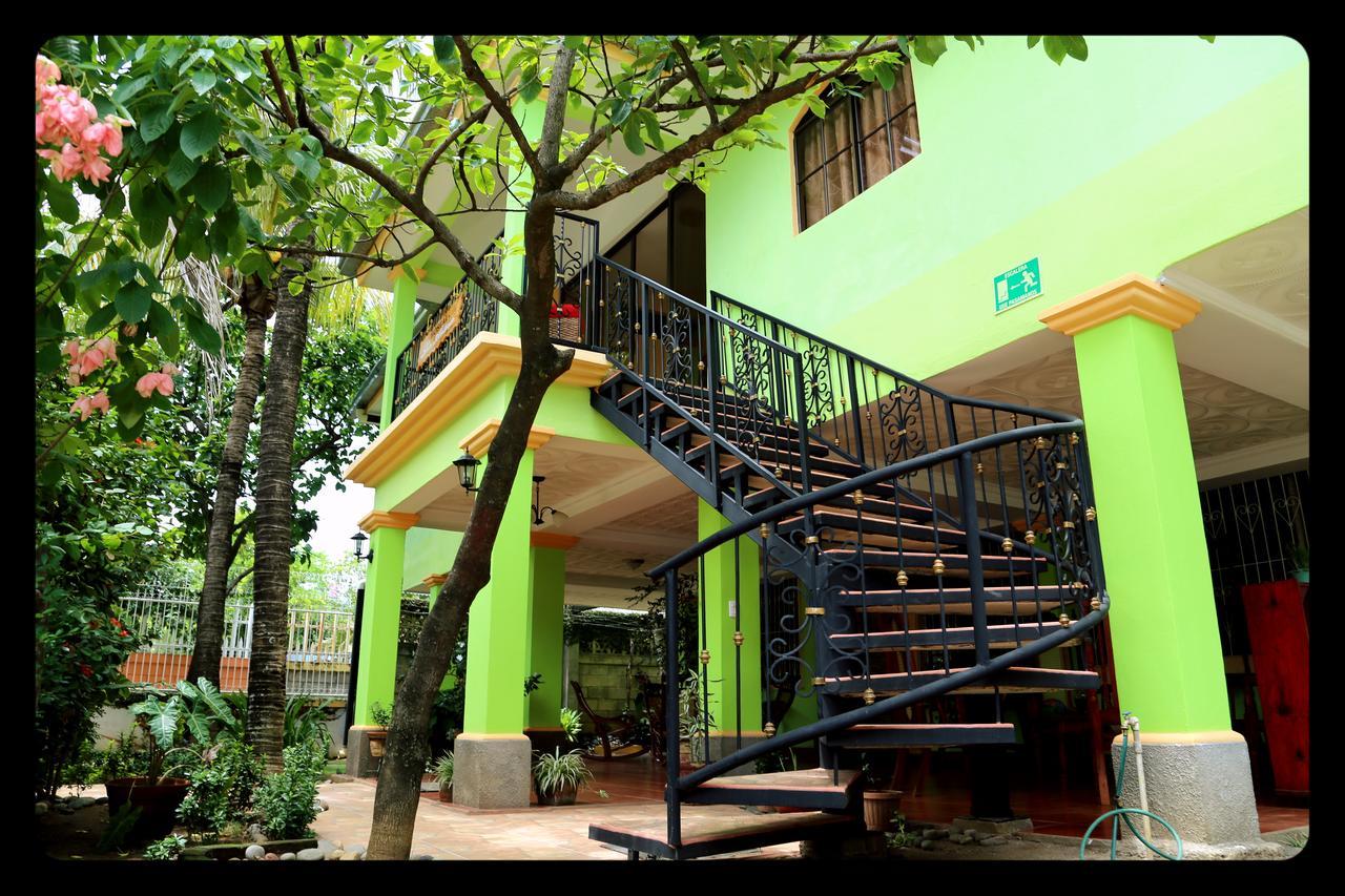 Hostal San Antonio León エクステリア 写真