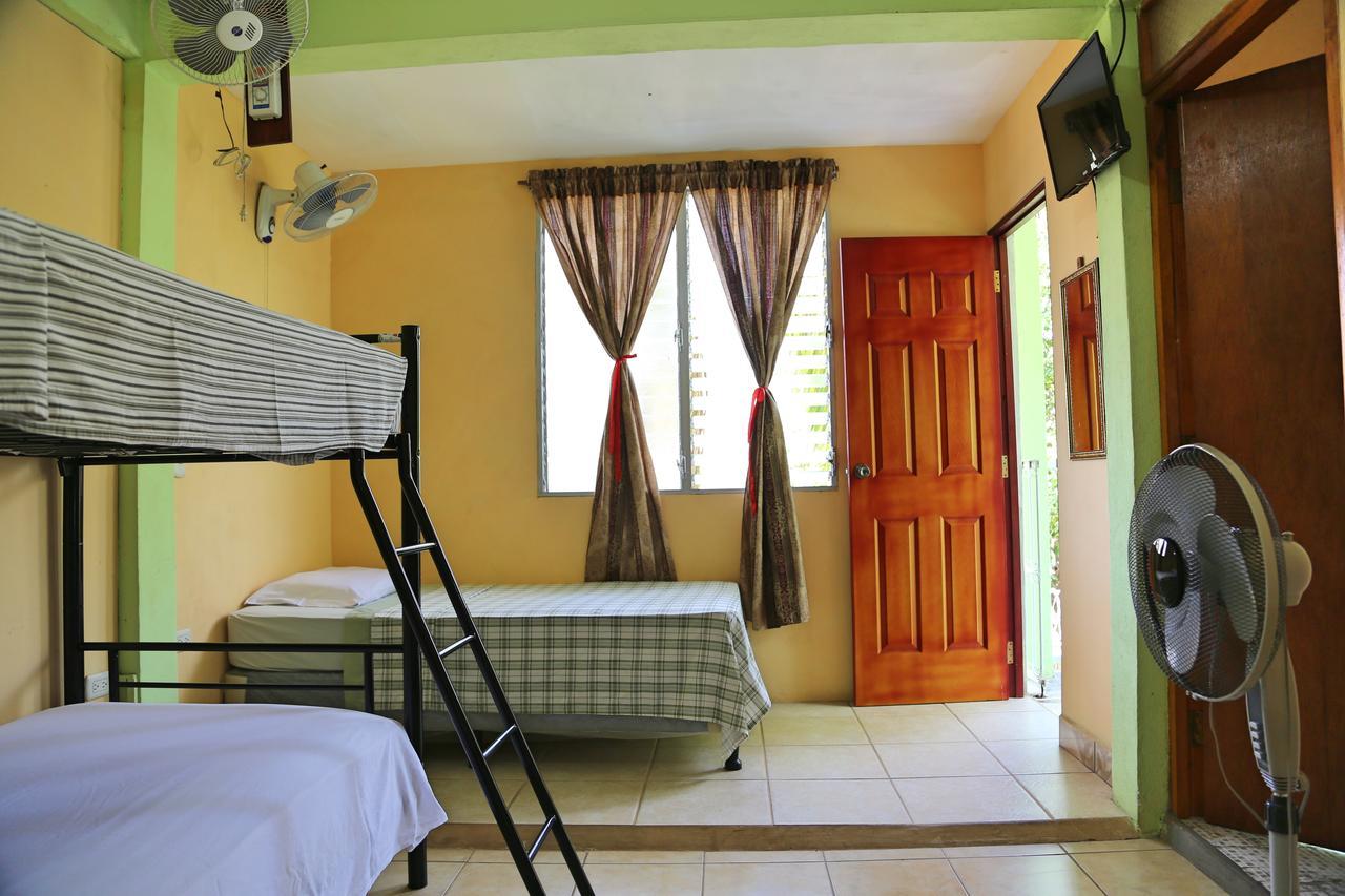 Hostal San Antonio León エクステリア 写真