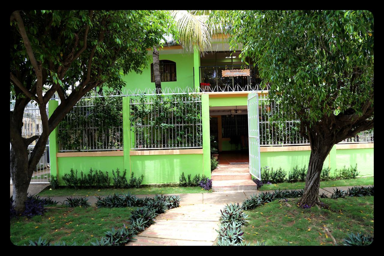 Hostal San Antonio León エクステリア 写真