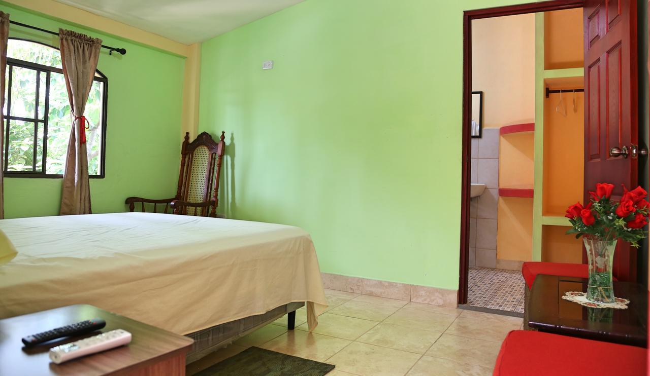 Hostal San Antonio León エクステリア 写真