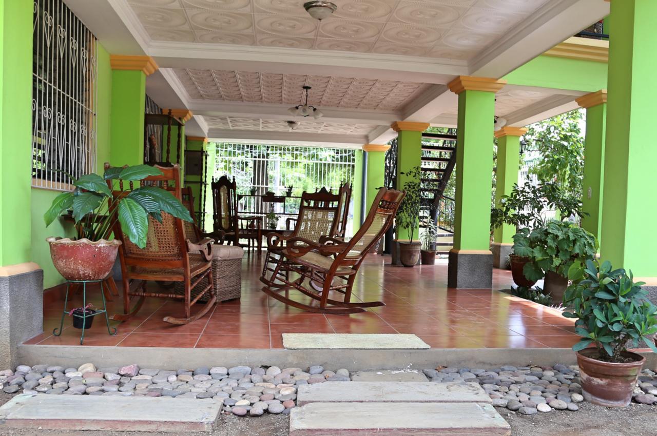 Hostal San Antonio León エクステリア 写真