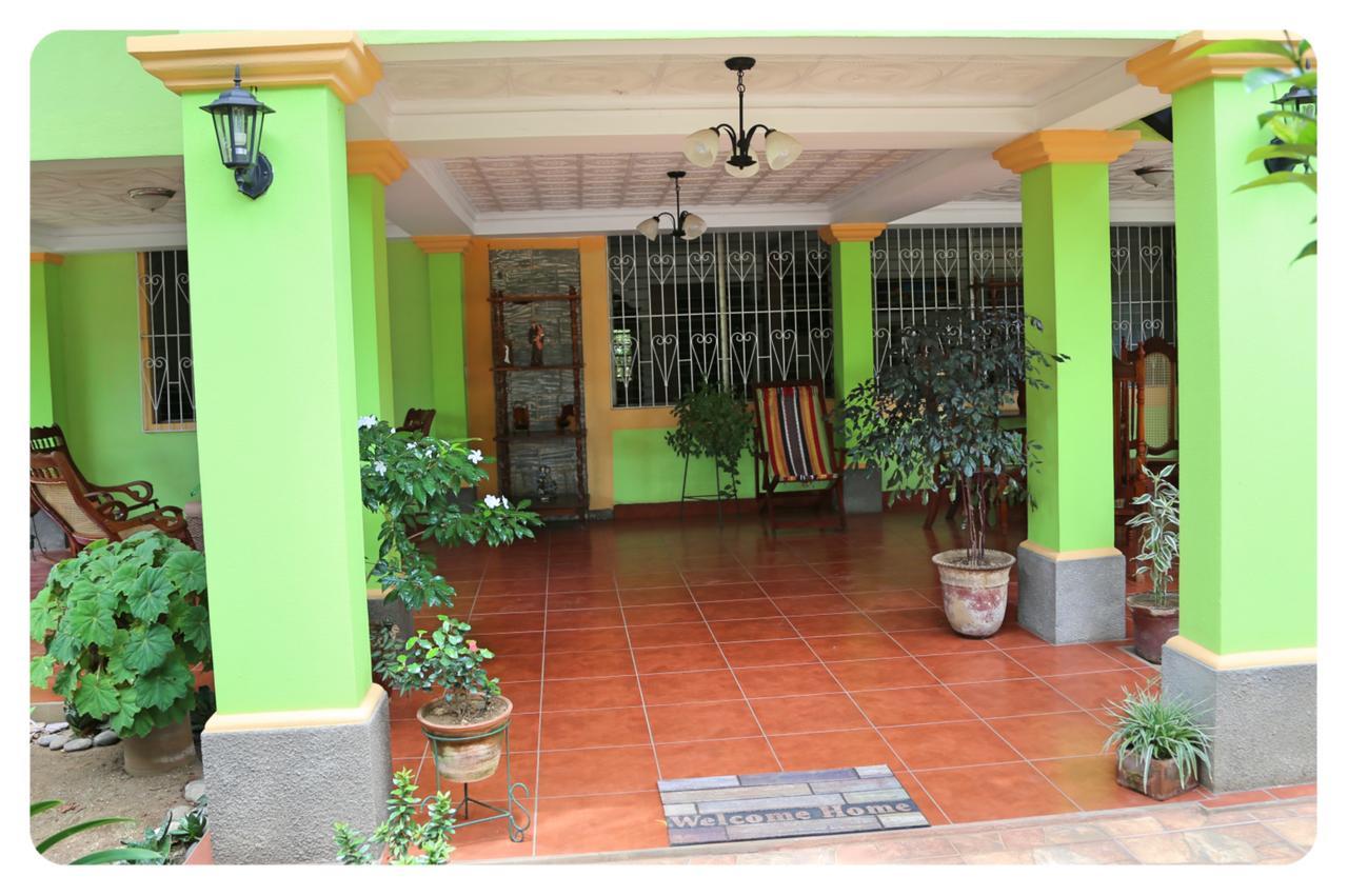 Hostal San Antonio León エクステリア 写真