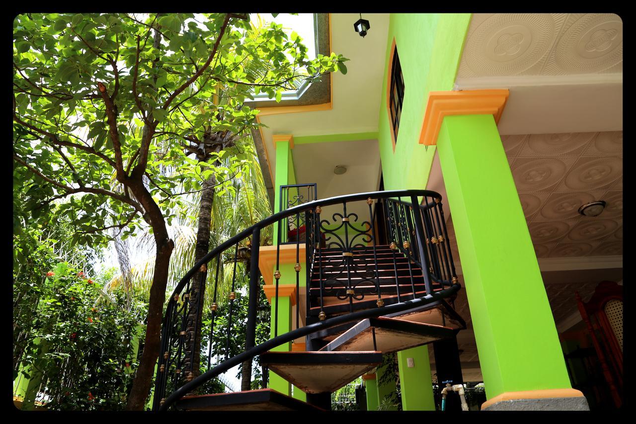 Hostal San Antonio León エクステリア 写真