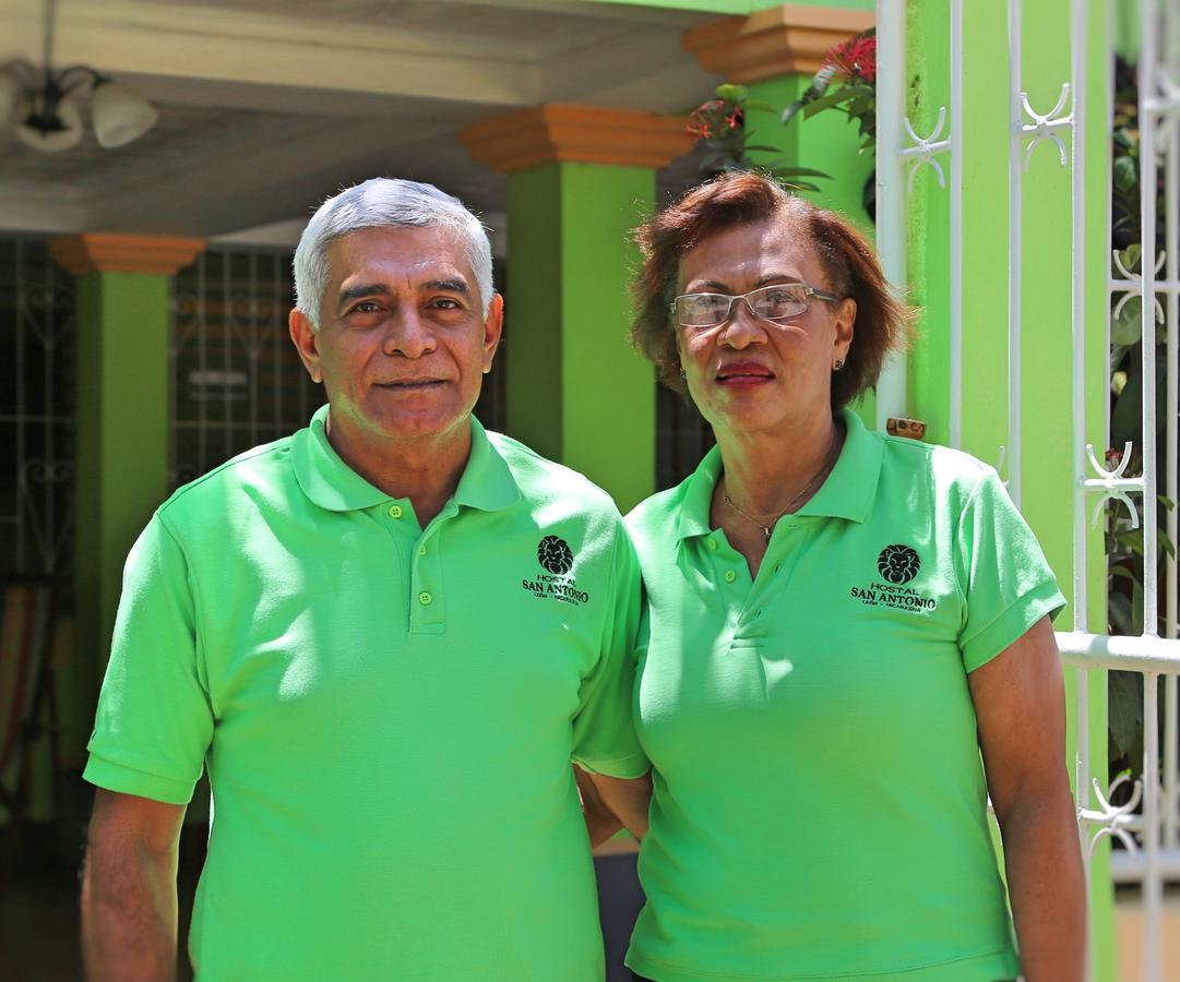 Hostal San Antonio León エクステリア 写真