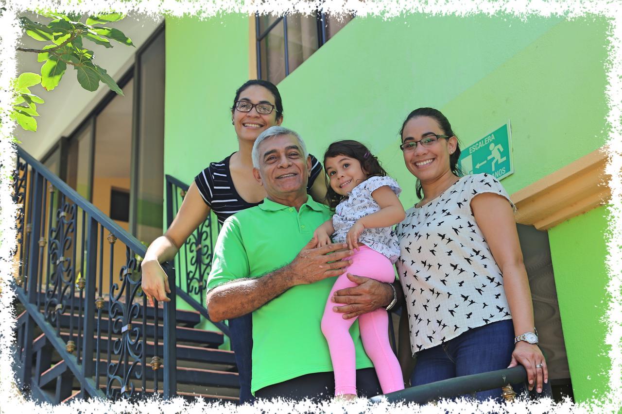 Hostal San Antonio León エクステリア 写真