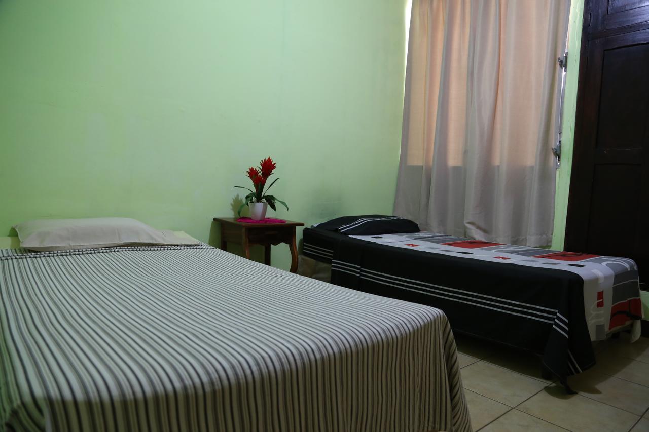 Hostal San Antonio León エクステリア 写真
