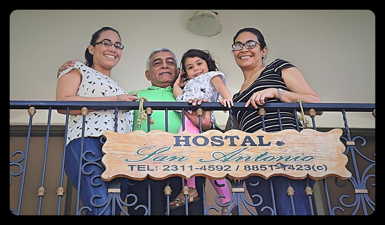 Hostal San Antonio León エクステリア 写真