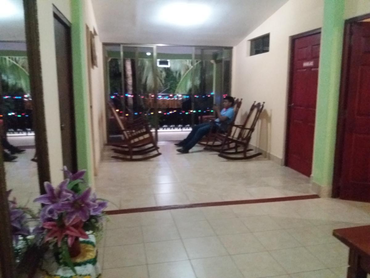 Hostal San Antonio León エクステリア 写真