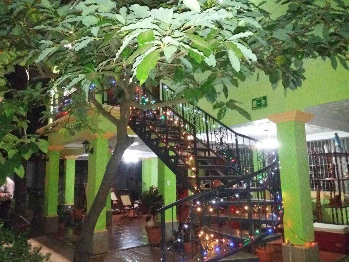 Hostal San Antonio León エクステリア 写真