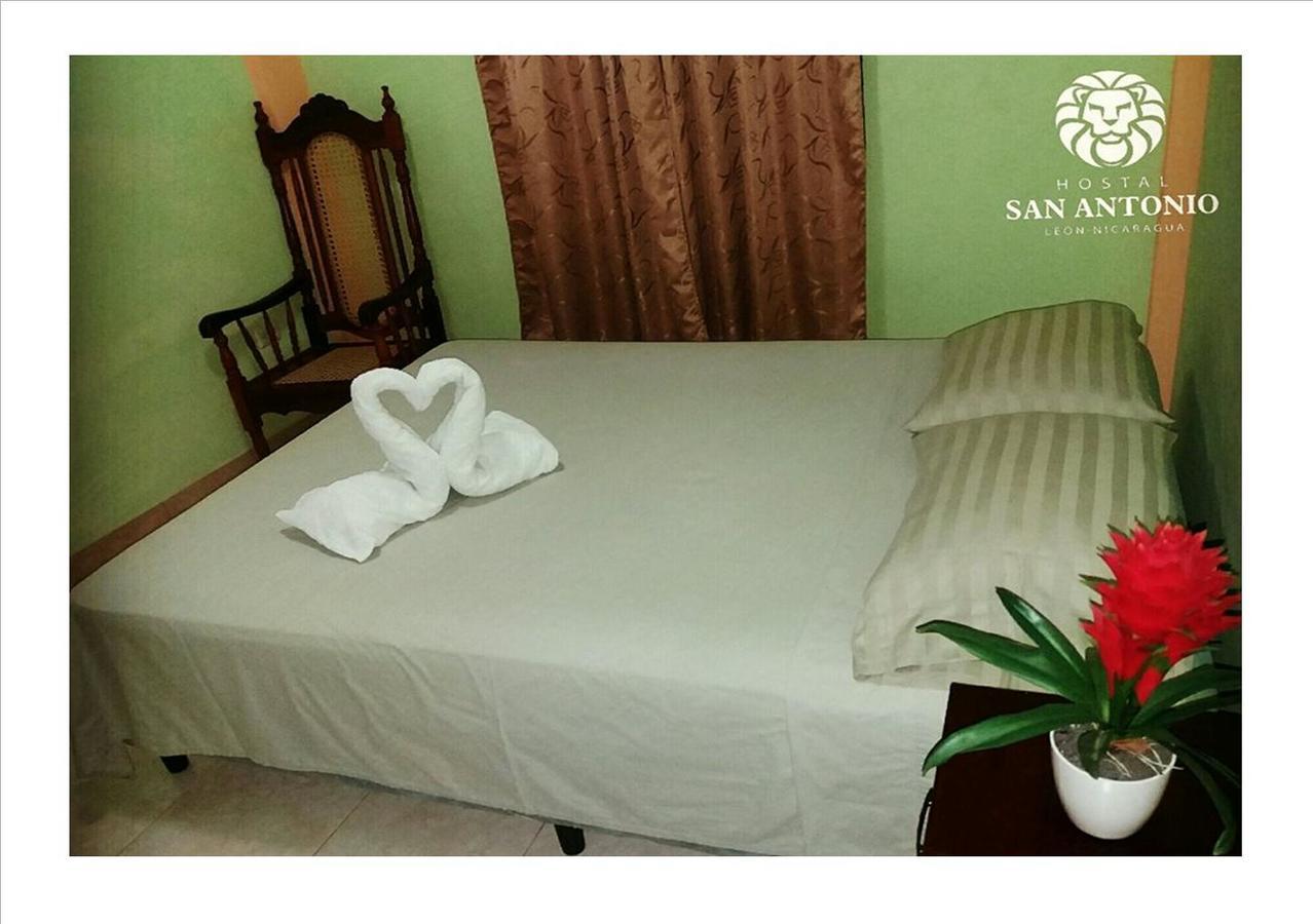 Hostal San Antonio León エクステリア 写真