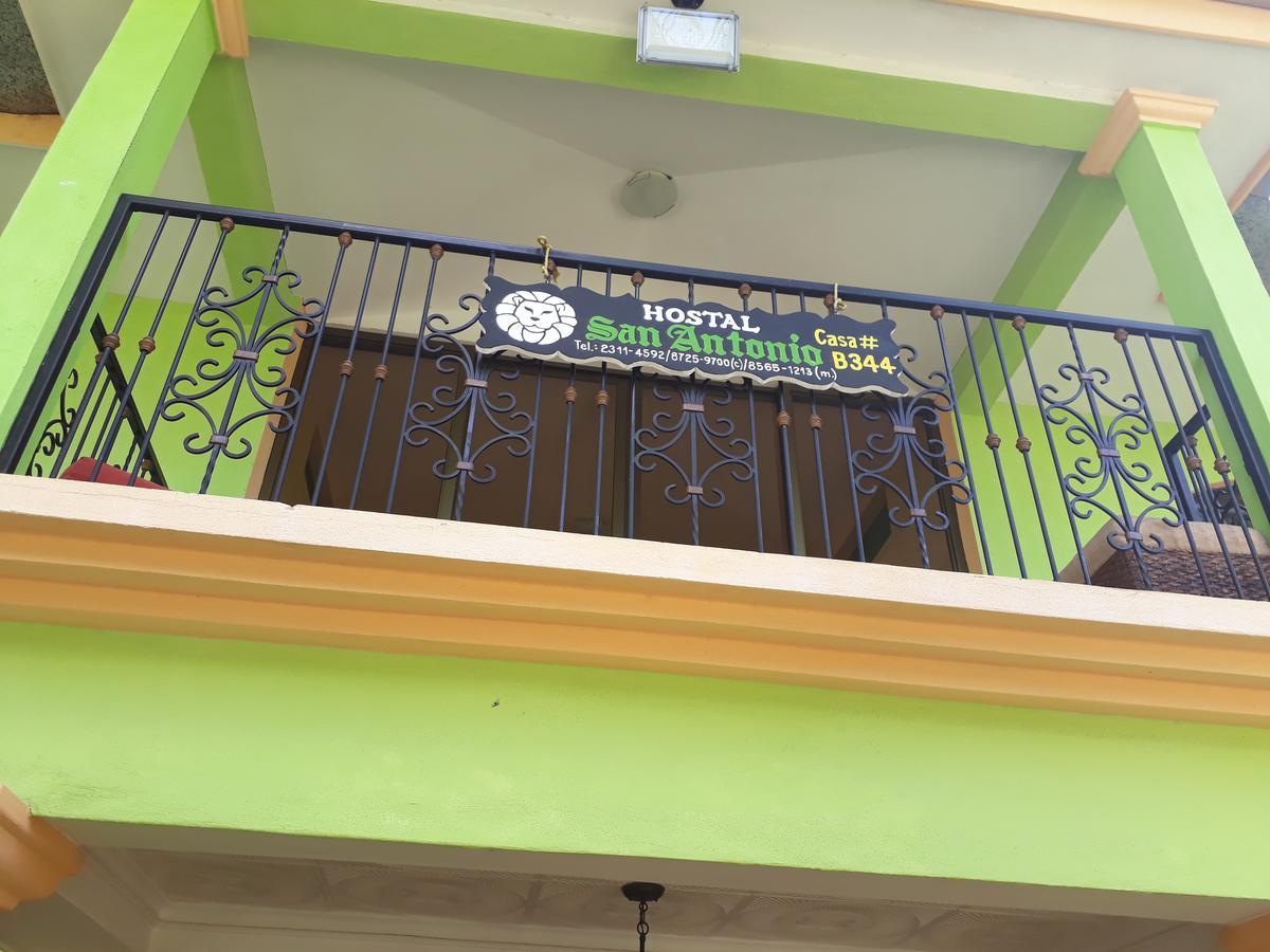 Hostal San Antonio León エクステリア 写真