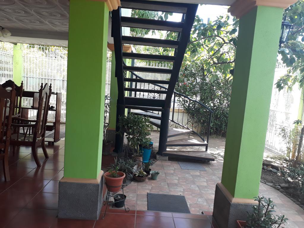Hostal San Antonio León エクステリア 写真